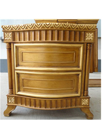 Klassischer Hotelschrank