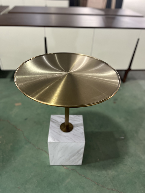 Beistelltisch aus Bronze und Marmor 